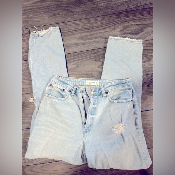 Abercrombie curve love jeans 🤍 - Picture 1 of 4